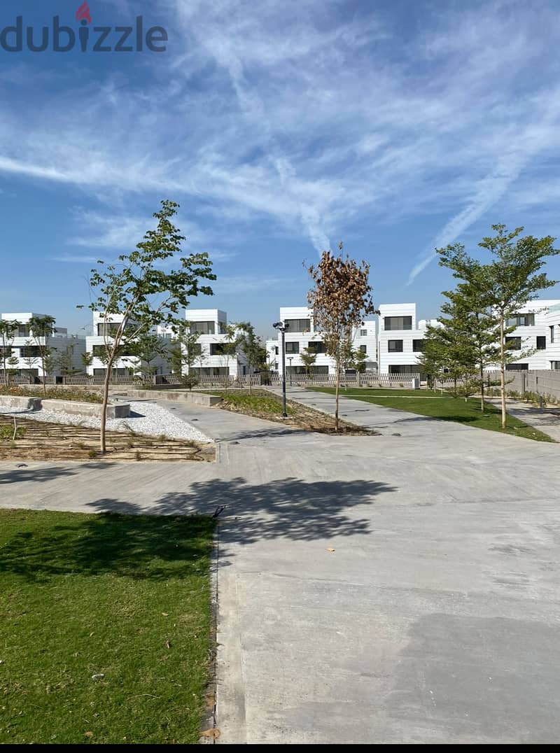 At the best price a standalone for sale, 400 sqm, fully finished, with kitchen and air conditioners, view  landscape, ready to move in Al Burouj Compo 0