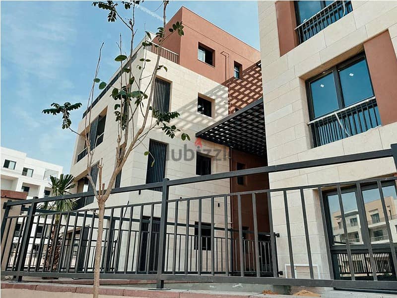 Townhouse 258m for Sale at District 5 Marakez with installments till 2030  ديستريكت 5 مراكز 1