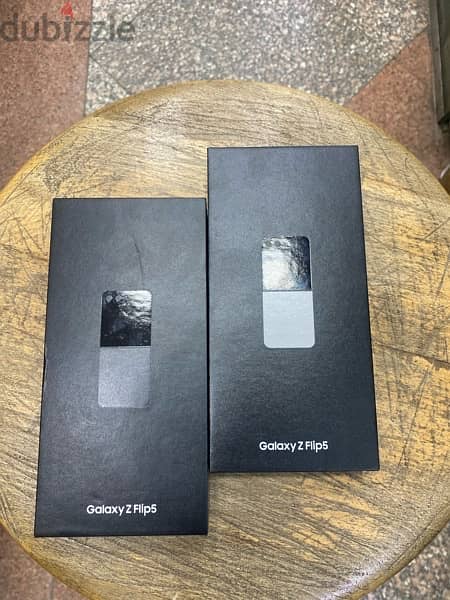 Galaxy Z Flip 5 512G Black Mint 256G lavender Cremi Black جديد متبرشم 3