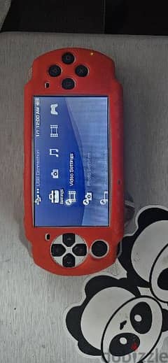 playstation PSP 2000 عليه اكتر من ٤٠٠ لعبه