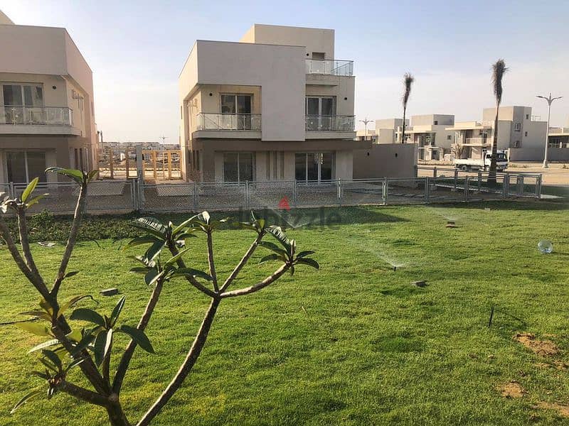 townhouse Modern corner in Al Maqsad Compound the capital on the club house ready to move 4