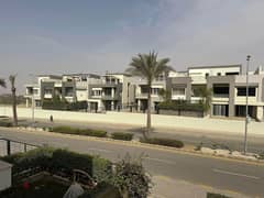 Villa Town house Modern for Sale Ready to Move Very Prime Location Double View installments Resale Hyde Park New Cairo