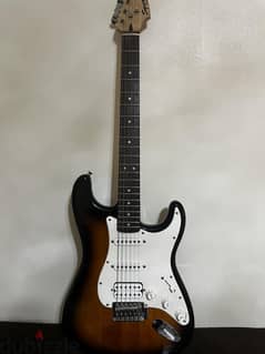 Fender squier bullet stratocaster HSS, sunburst + 1 guitar pick جيتار