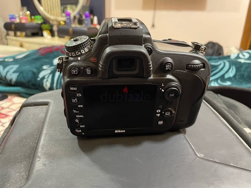 Nikon d610 like new with all thing box 3