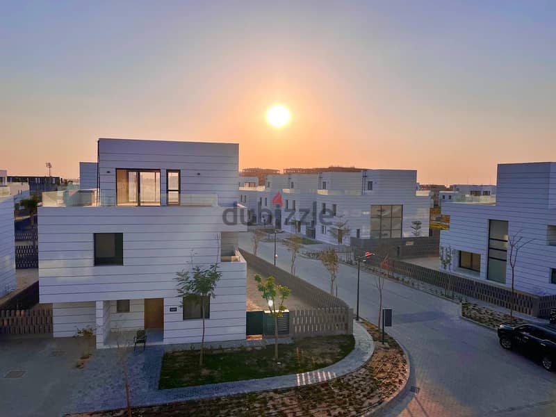 Townhouse for sale in Al Burouj Compound, Shorouk City, area of ​​240 meters in front of the International Medical Center, with only 5% down payment A 0