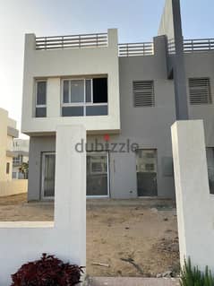 Townhouse 215m for sale view Landscape at the lowest price with installments with a land area of 186m in Hyde Park in Fifth Settlement