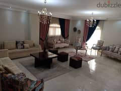 شقة في فيلا مفروشة للايجار بالتجمع على شارع د. احمد عكاشة الرئيسي ٢١٠م 0