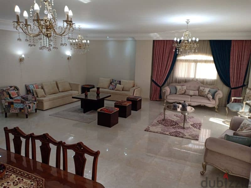 شقة في فيلا مفروشة للايجار بالتجمع على شارع د. احمد عكاشة الرئيسي ٢١٠م 1