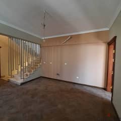 Townhouse corner for rent in Hyde Park Compound