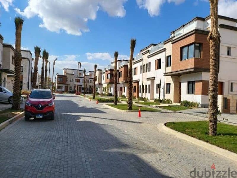 Villa Townhouse 225m for Sale in Azzar 2 with installment 2