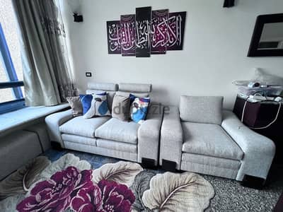 كنبة كبيرة، كنبة وسط و كرسى مع ٥ بوفات