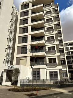 Ground apartment with garden for sale in All Smart City in Egypt, old reservation - one of the projects of Talaat Mostafa Group