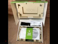 Xbox series s . . with controller & box