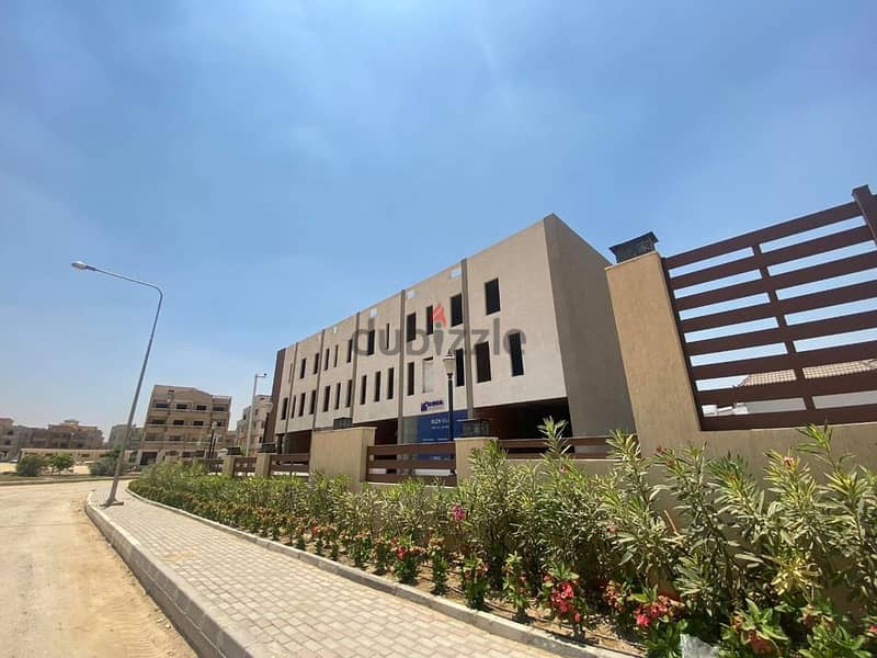 Clinic 44 m Ready to Move Obour The Fifth District Next to Farid Habib Hospital ,educational center ,Capital Plaza Mall 5