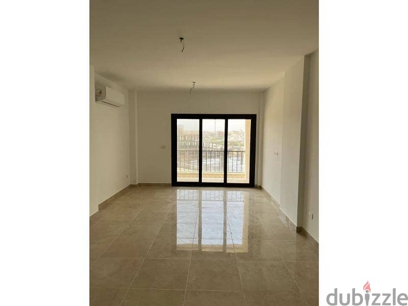 Apartment for sale, 195 sqm, bahary , ready to move,  super luxury finishing, in Fifth Square Compound 9