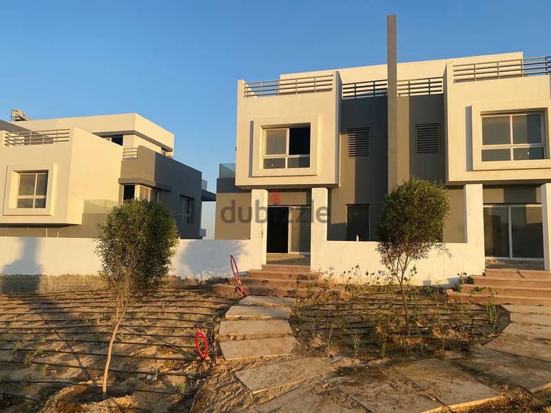instalments 8 years corner townhouse 250m Ready to move 5