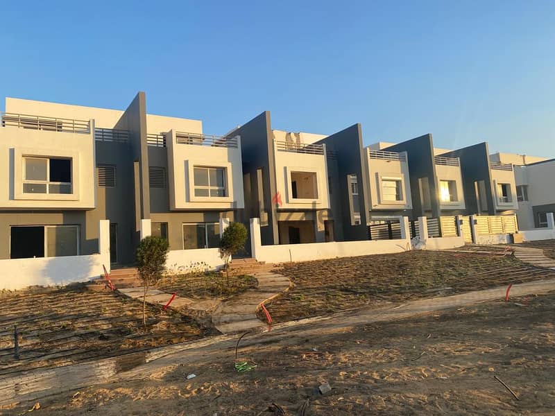 instalments 8 years corner townhouse 250m Ready to move 7