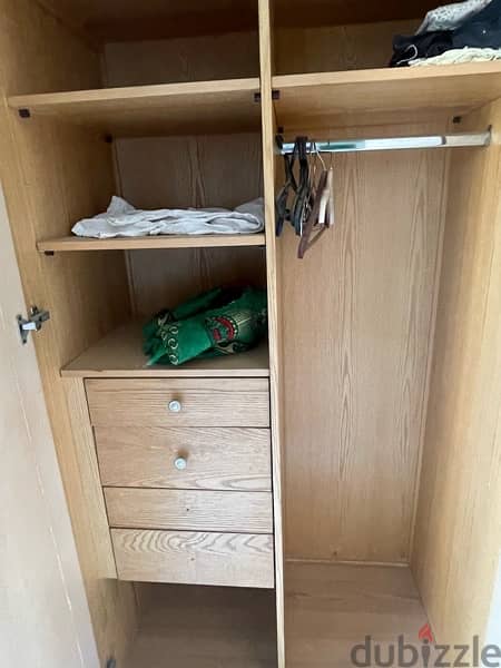 bedroom in excellent condition 2