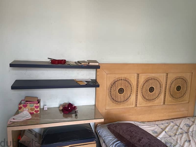 bedroom in excellent condition 13