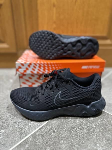 Nike Women Shoes/ New with box/ Size 40.5/ Maadi 1