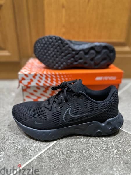 Nike Women Shoes/ New with box/ Size 40.5/ Maadi 2