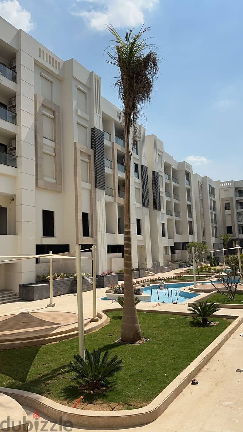 With a down payment of 1 million 300 thousand, I receive a hotel apartment finished with ACs ((with the services of the Concorde El Salam Hotel)) Prim 8