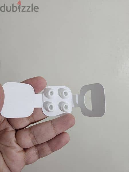 apple airpods pro 1st generation, case and right pod only 2