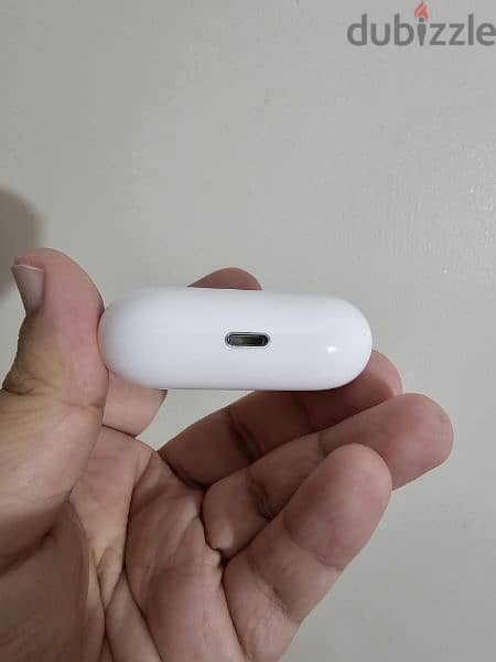 apple airpods pro 1st generation, case and right pod only 4