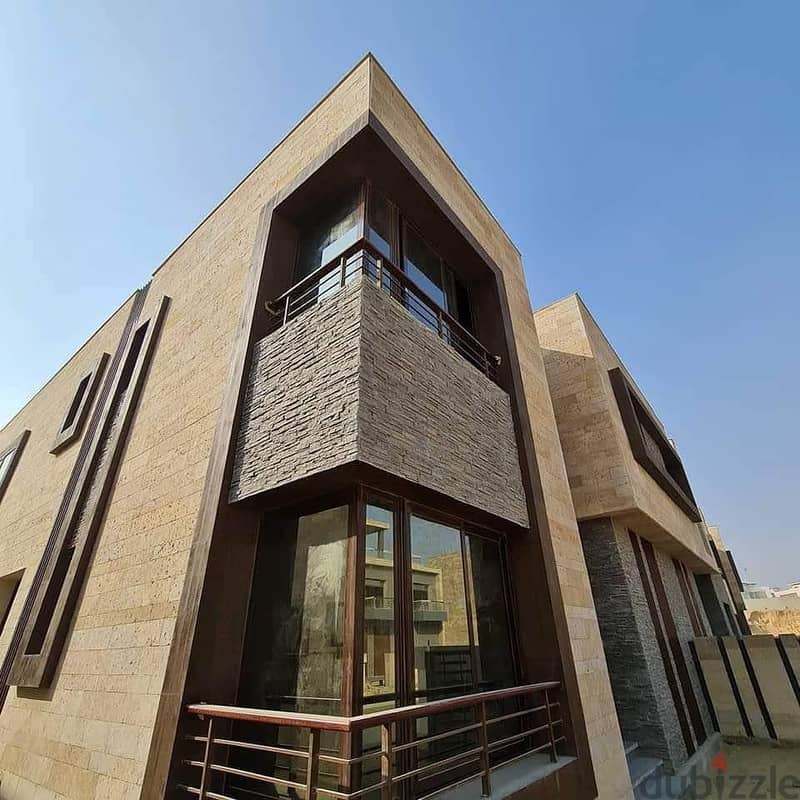 Three-storey villa for sale with a 38% cash discount and installments over 8 years in Taj City, New Cairo 5