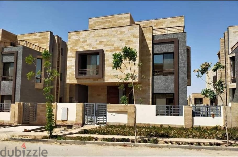Three-storey villa for sale with a 38% cash discount and installments over 8 years in Taj City, New Cairo 6