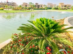 Luxury Villa for Sale in Madinaty with Lake View, First Occupancy  Orientation: North-East Corner Number of Rooms: 6 Condition: Brand new, first-time 0