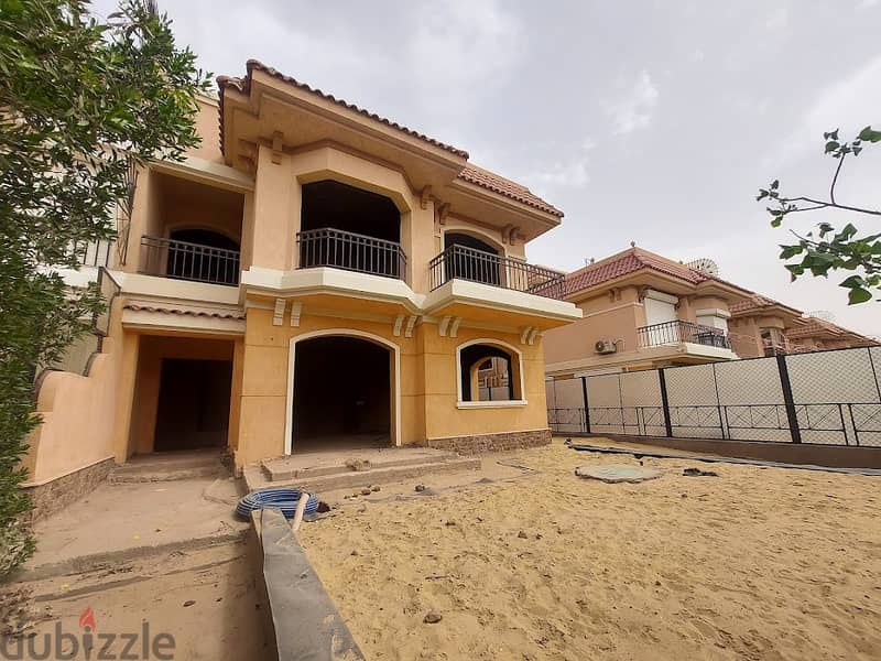 Classic townhouse for sale in Madinaty with a prime view, semi-finished. 5