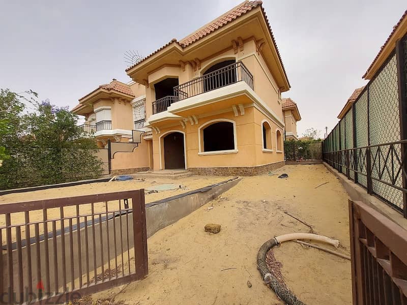 Classic townhouse for sale in Madinaty with a prime view, semi-finished. 6