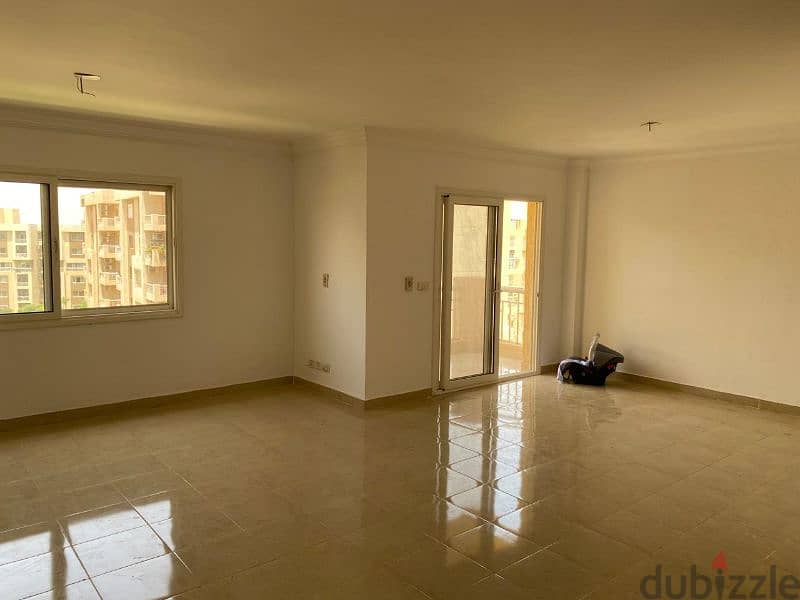 Special opportunity for rent in Madinaty: 200 sqm with wide garden view in B11. 6