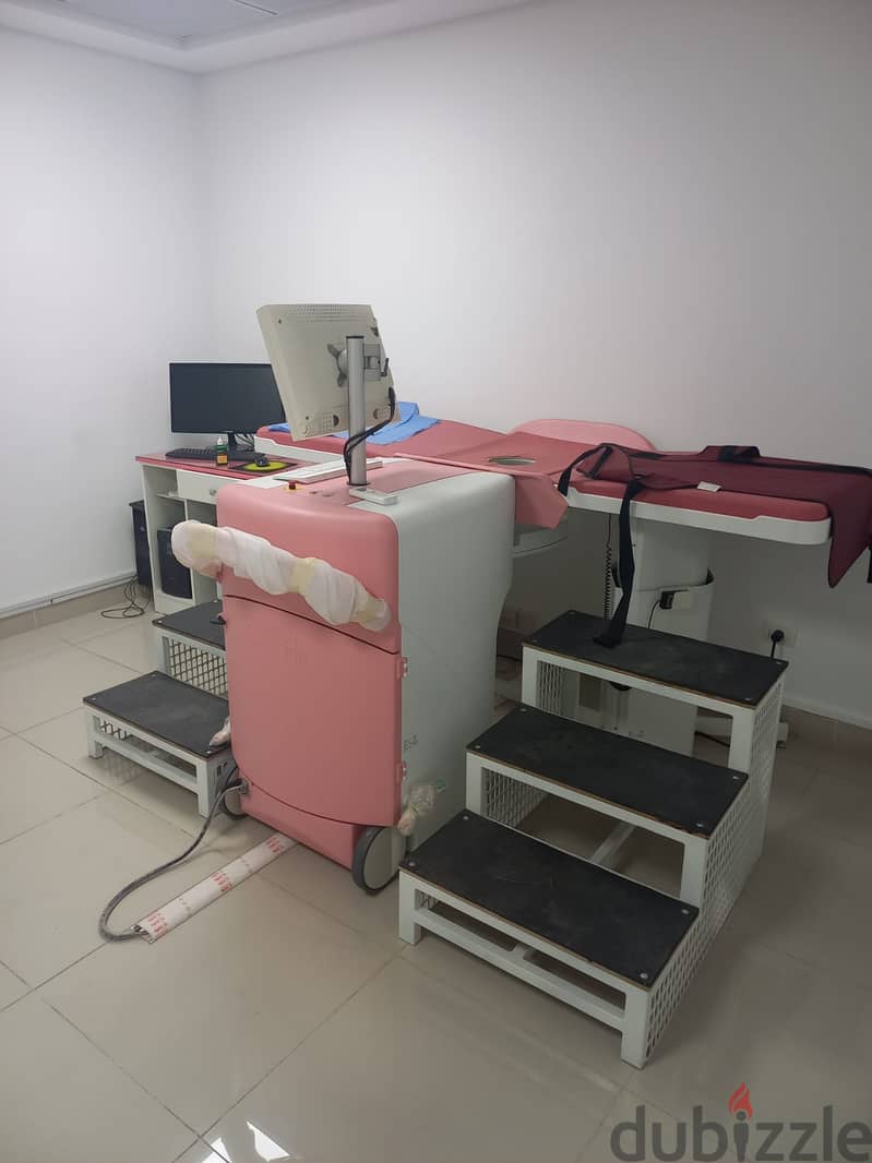 Clinic for rent, 111 square meters, 4 rooms, in a distinguished medical mall, directly on Route 90 - finished and with air conditioning, in the Fifth 8