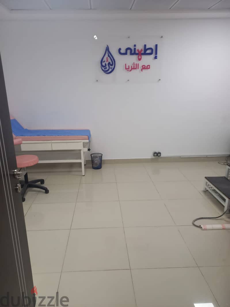 Clinic for rent, 111 square meters, 4 rooms, in a distinguished medical mall, directly on Route 90 - finished and with air conditioning, in the Fifth 9