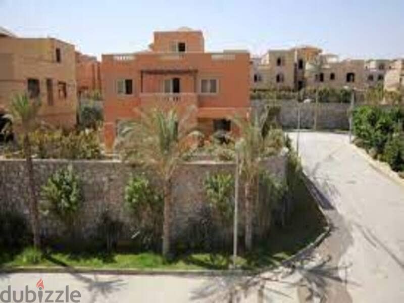 Compound First heights  Townhouse corner Fully finished  Land : 250sqm 15