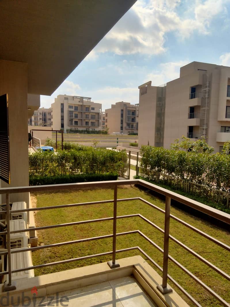 Apartment with garden, immediate receipt, for sale in Galleria Compound in Golden Square 1