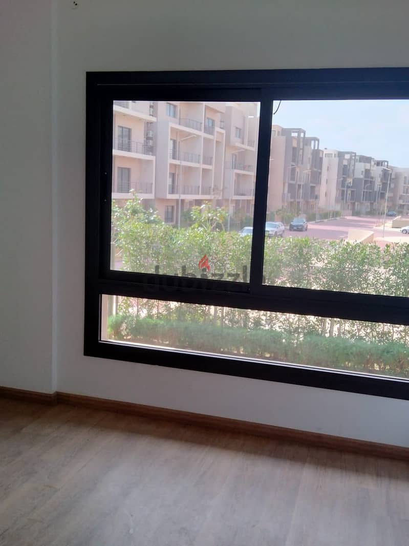 Apartment with garden, immediate receipt, for sale in Galleria Compound in Golden Square 2