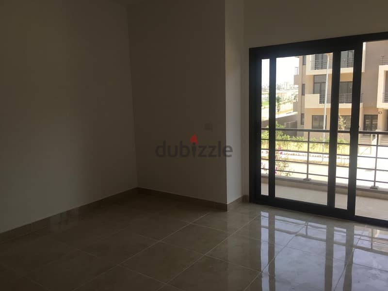 Semi furnished apartment 3rooms + Nanny view landscape rent in Fifth Square Al Marasem 2