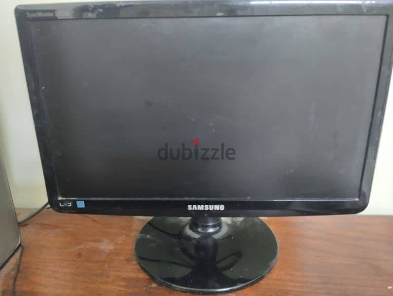 حاسب شخصي pc للبيع كيسه dell و شاشة Samsung ١٩ بوصة بالكابلات 4