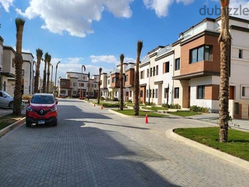 Villa Townhouse 225m for Sale in Azzar 2 with installment 2
