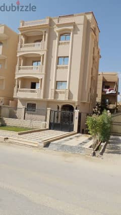 ٣ادوار +بدروم + روف بعمارة سكنية للبيع علي محور جمال عبد الناصر