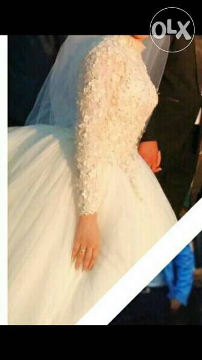 فستان فرح منفوش جداااا متقفل بالطرحه والشوز للبيع ب٢٥٠٠