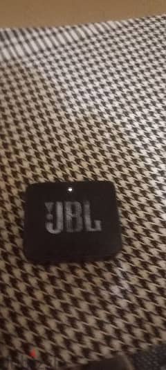 JBL GO2 WATER PROOF UNFORTUNATELY WITH OUT BOX