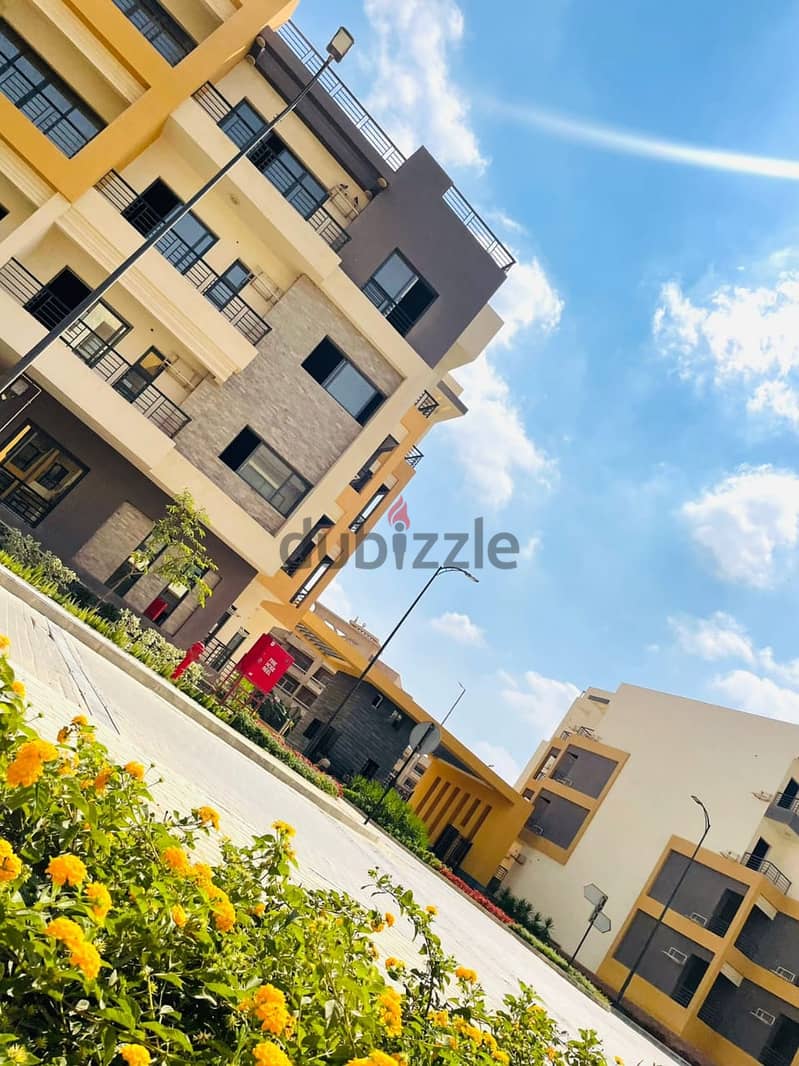 View and receive immediately a penthouse in Old Sheikh Zayed, next to Mall of Arabia 1