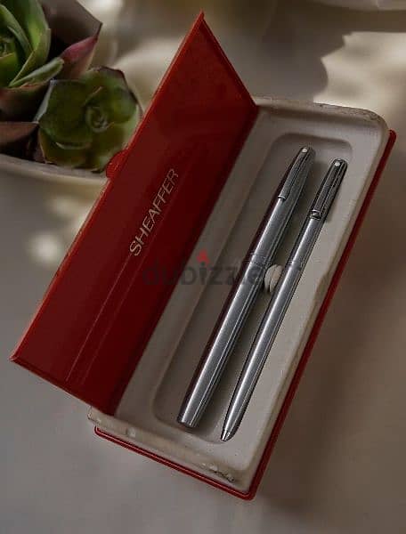 Vintage Sheaffer 444 fountain pen with M point steel inlaid nib. 0