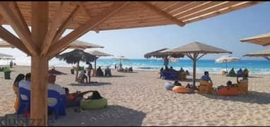 شاليه غرفتين مكيفين بقرية ديمورا دخول الشاطئ وحمامات السباحة مجاني