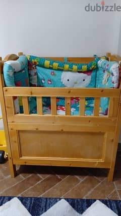 سرير اطفال خشب طبيعي حالة ممتاز يعتبر جديد بالفرش