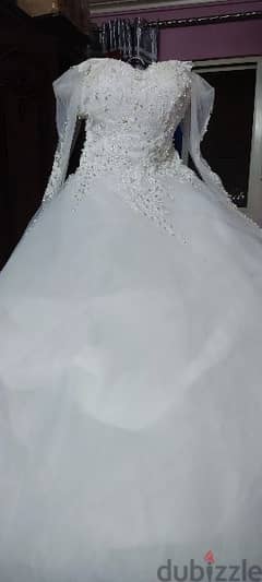 فستان زفاف اول لابسه